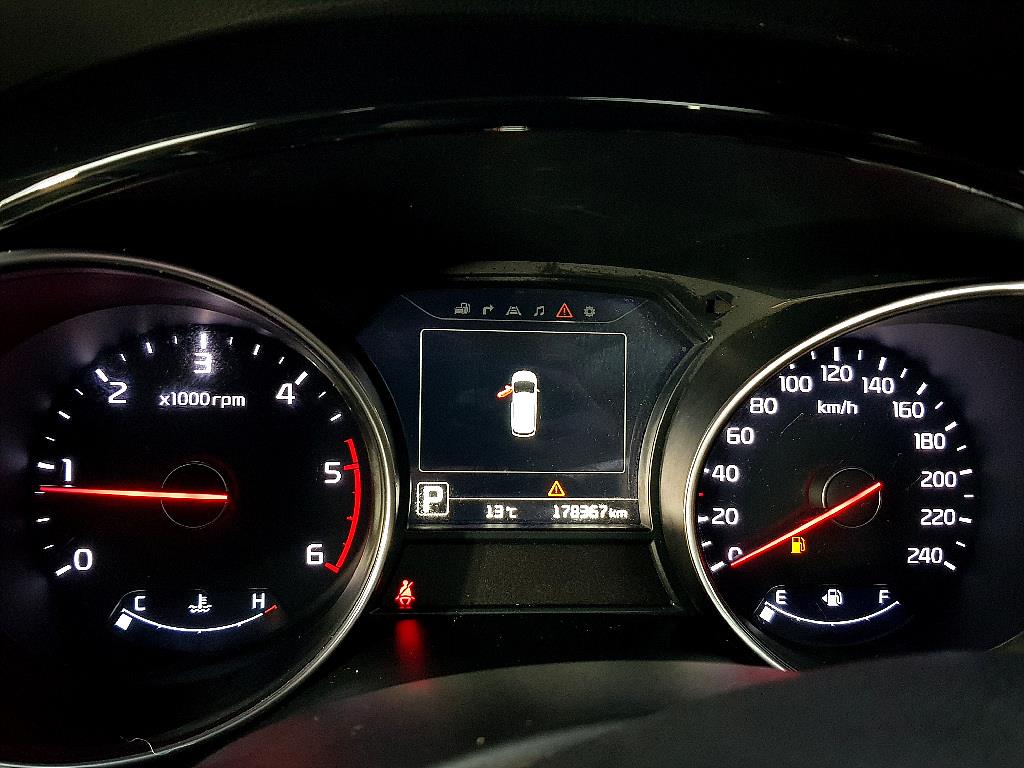 KIA Carnival - Vista 7