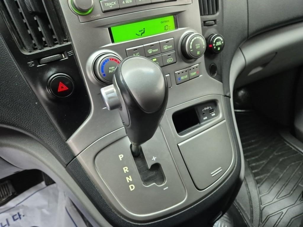 HYUNDAI Starex - Vista 8