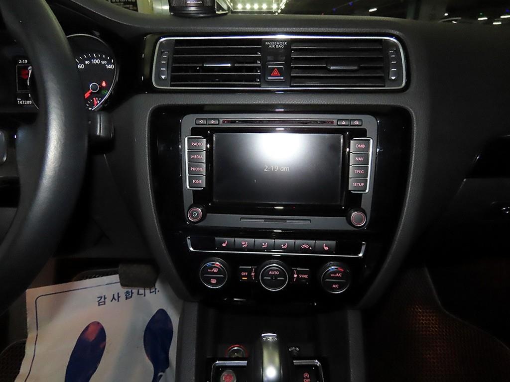 Volkswagen Jetta - Vista 11