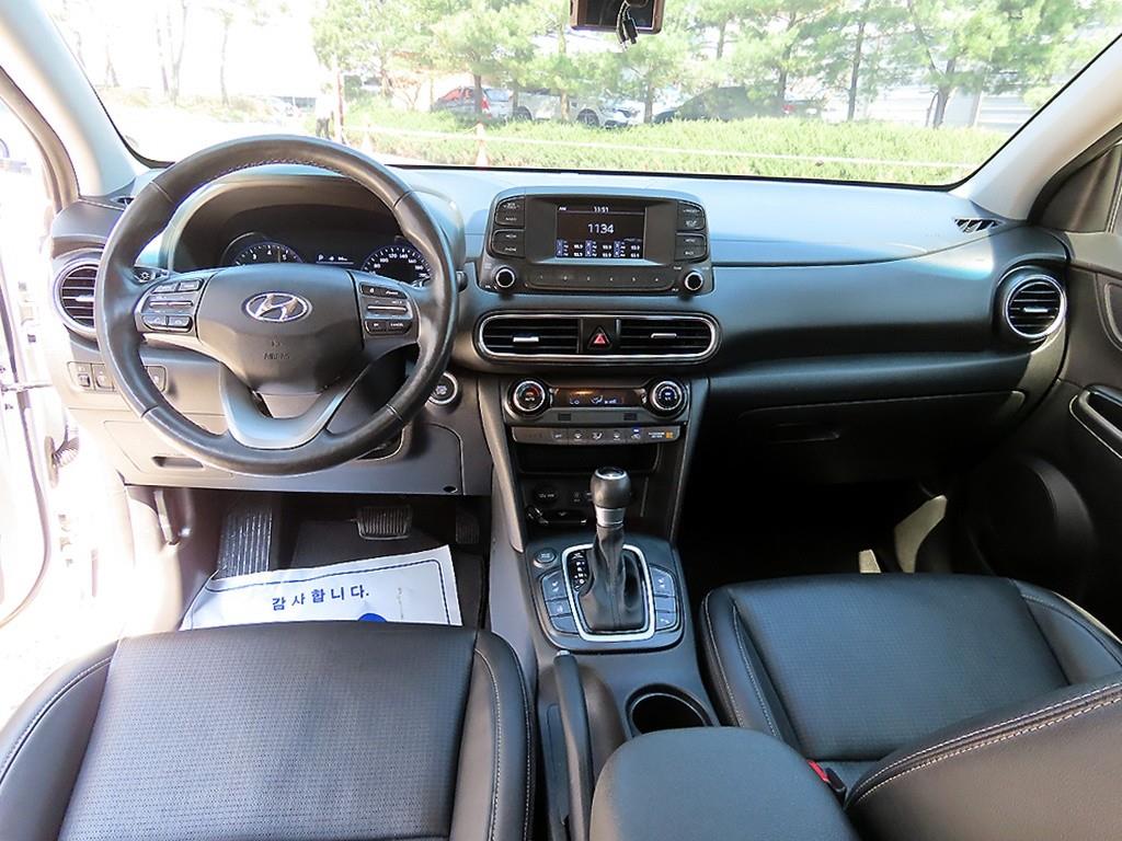 HYUNDAI Kona - Vista 7