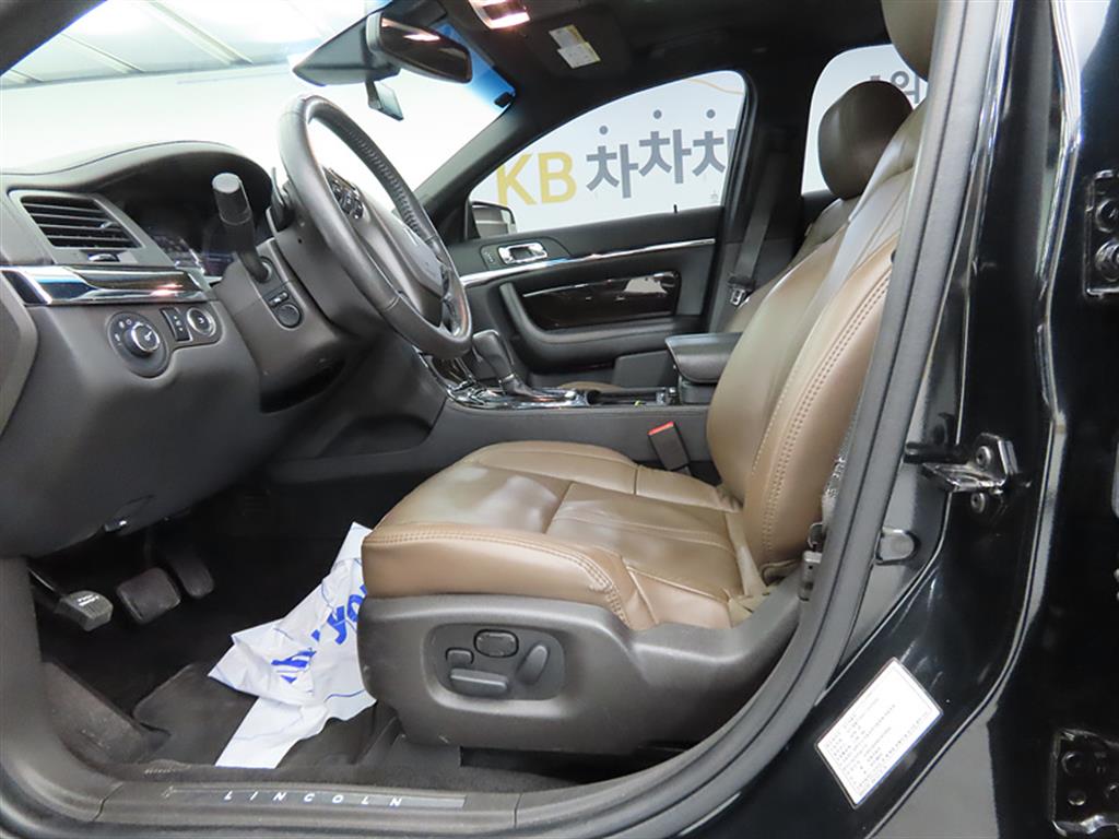 Lincoln MKS - Vista 5