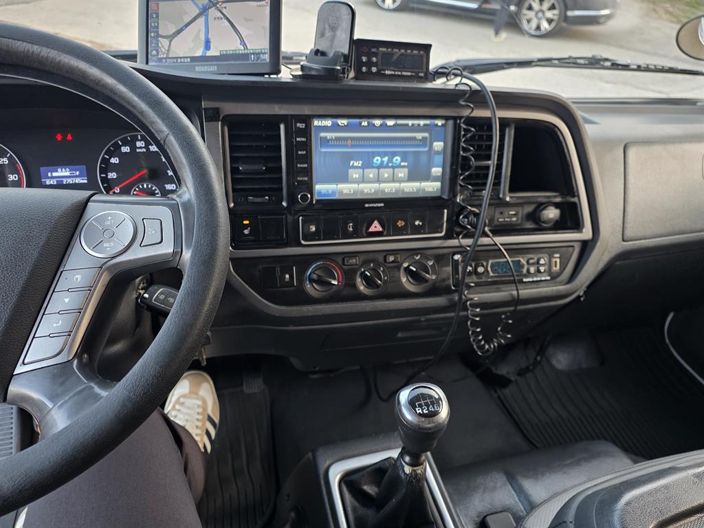 medium and large cargo truck - Vista 9