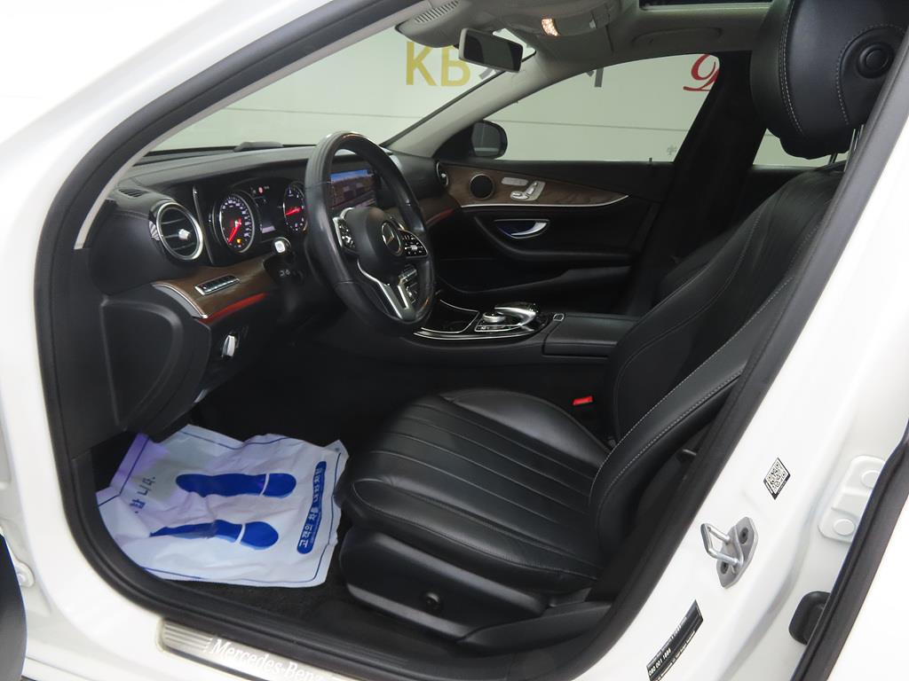 Mercedes Benz E class - Vista 5