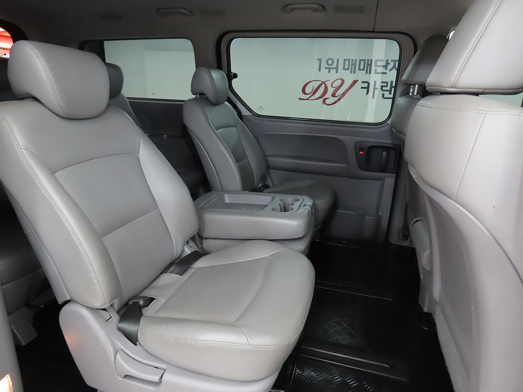 HYUNDAI Starex - Vista 8