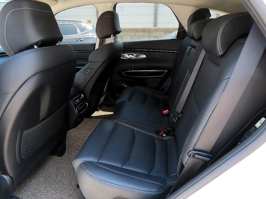 Genesis GV70 - Vista 6