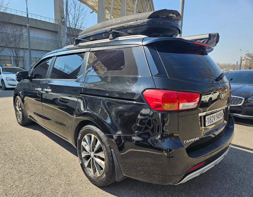 KIA Carnival - Vista 6