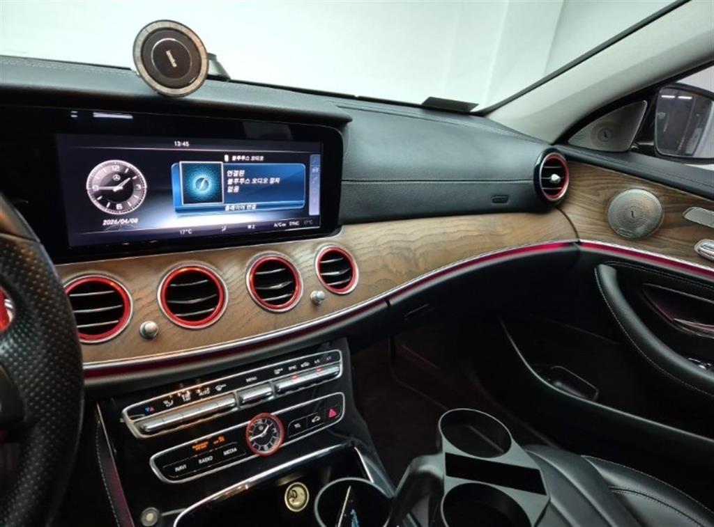 Mercedes Benz E class - Vista 10