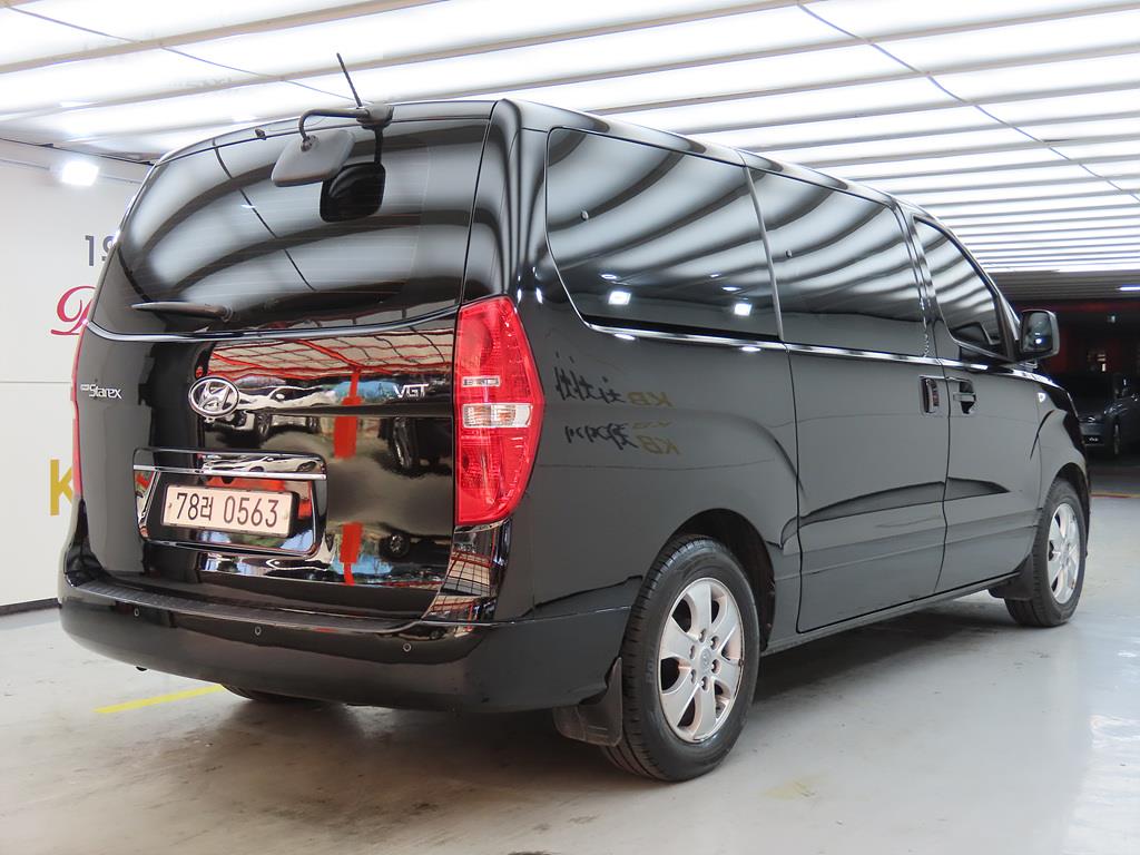 HYUNDAI Starex - Vista 3