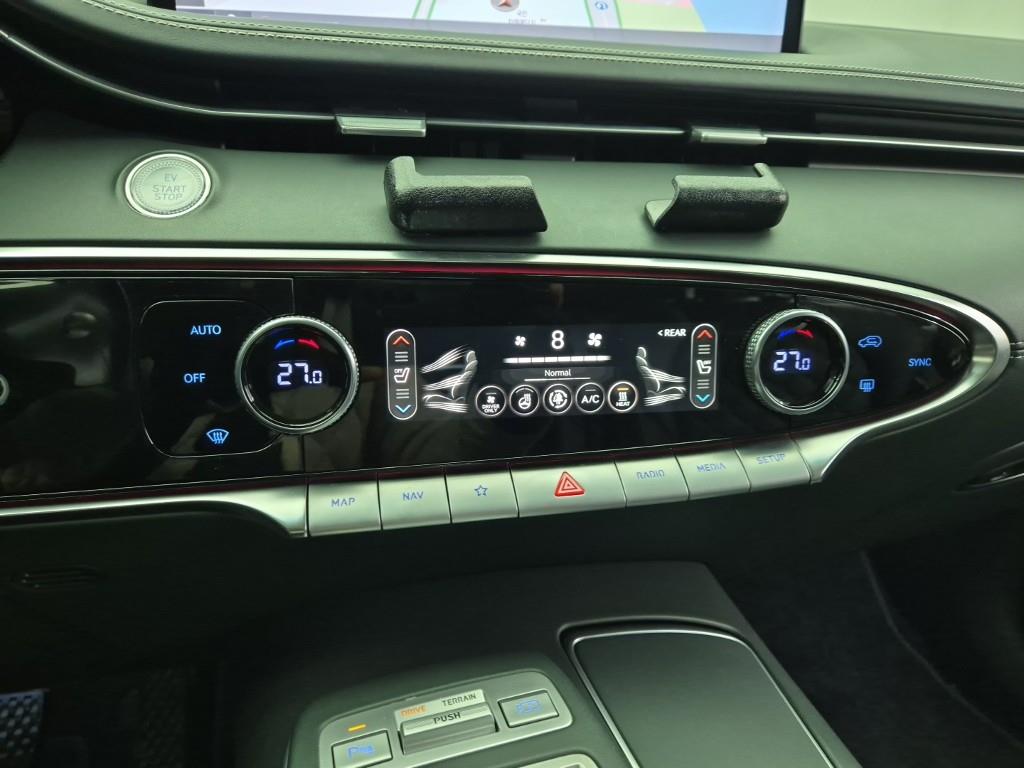 Genesis GV70 - Vista 10