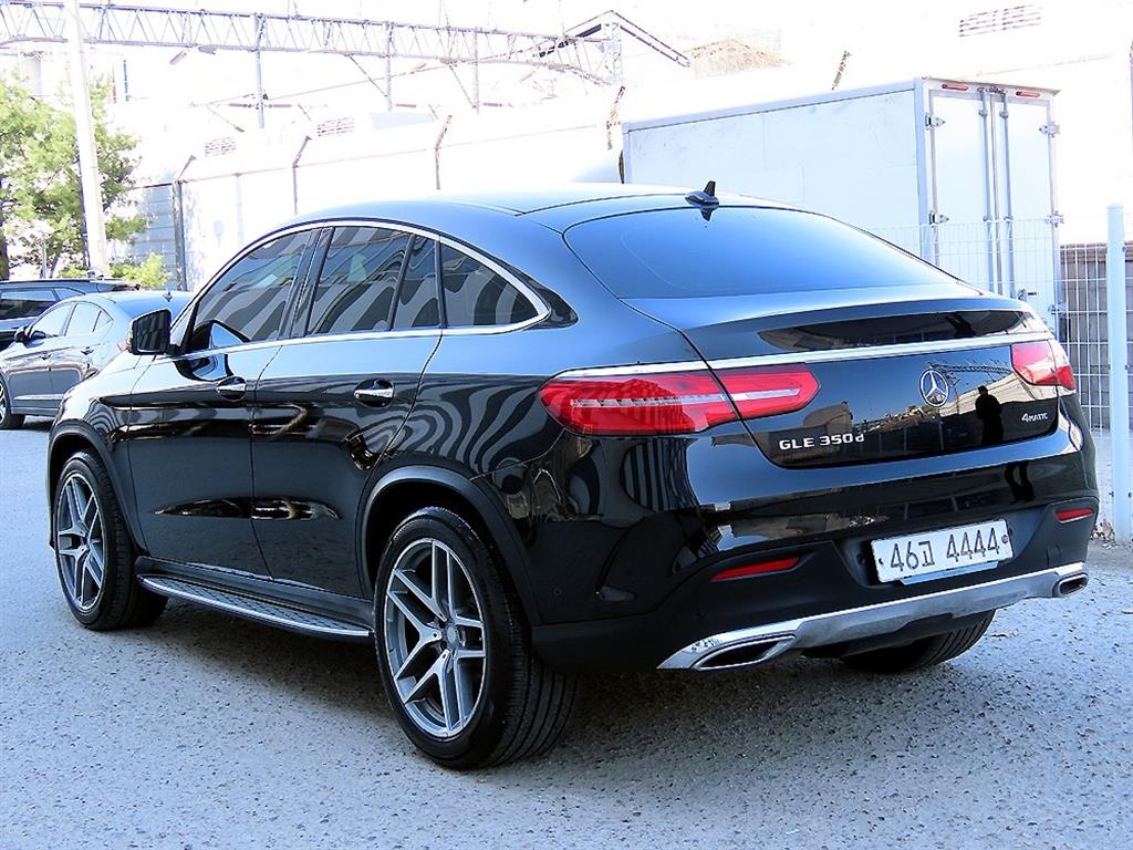 Mercedes Benz GLE Class - Vista 3