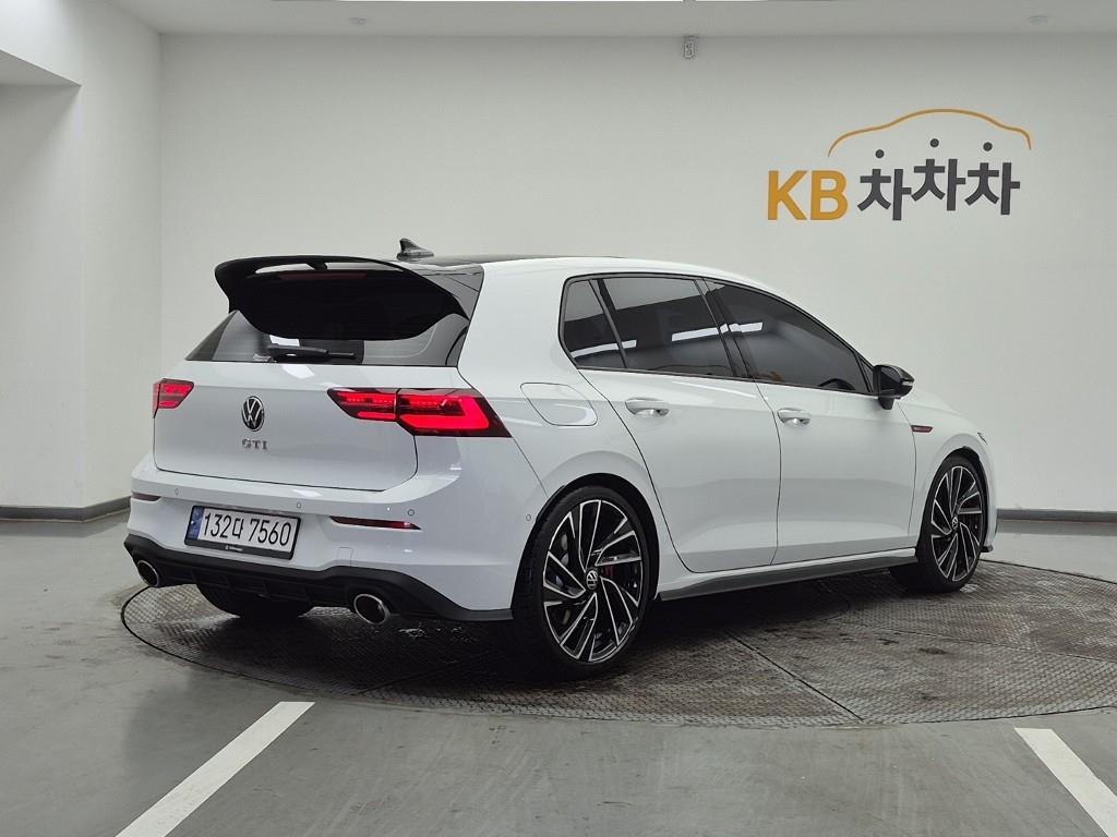 Volkswagen Golf - Vista 4