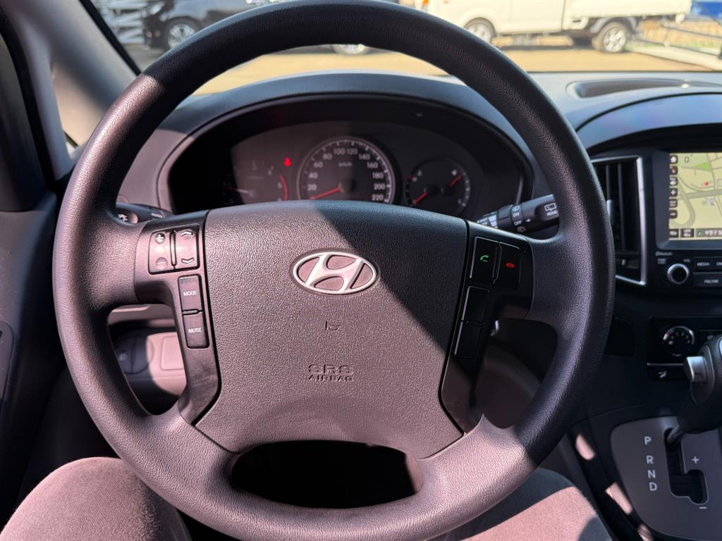 HYUNDAI Starex - Vista 6