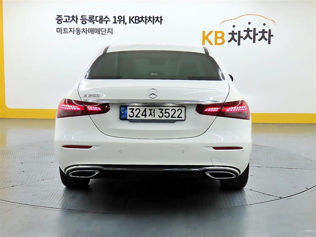 Mercedes Benz E class - Vista 3