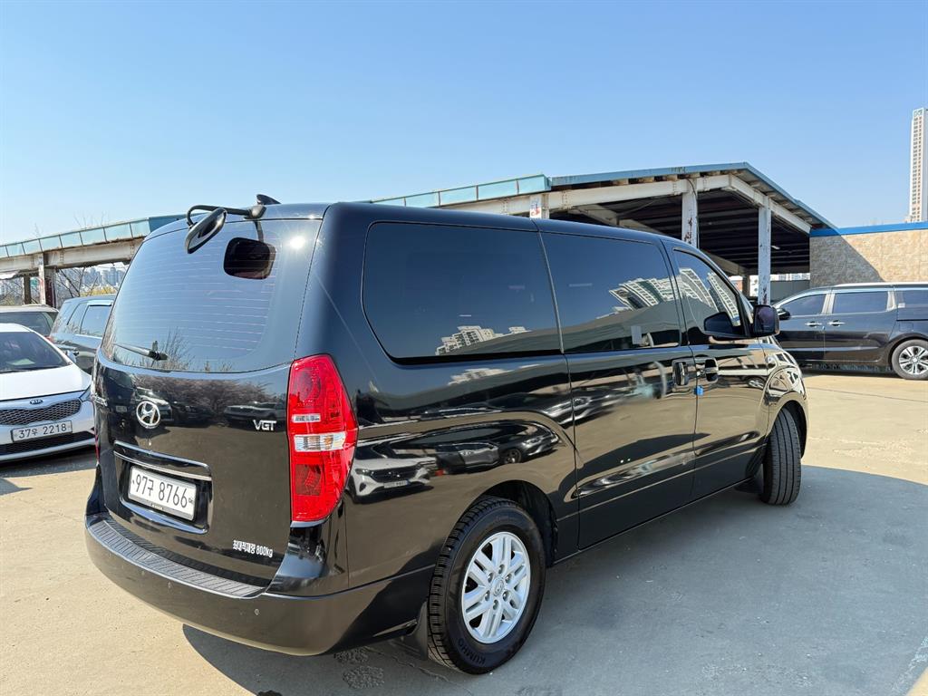 HYUNDAI Starex - Vista 3