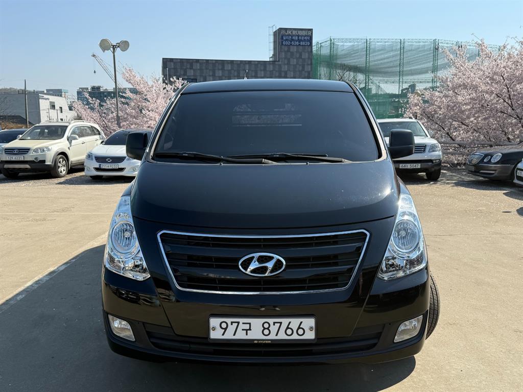 HYUNDAI Starex 2017 Negro - Importación desde Corea - HF Imports Iquique - Foto 1