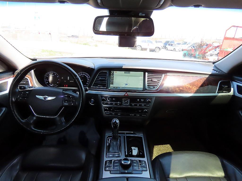 HYUNDAI Genesis - Vista 9