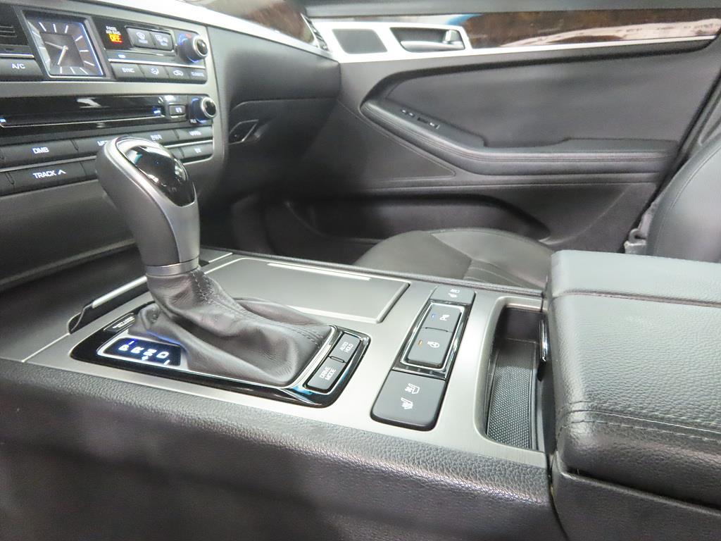 HYUNDAI Genesis - Vista 11