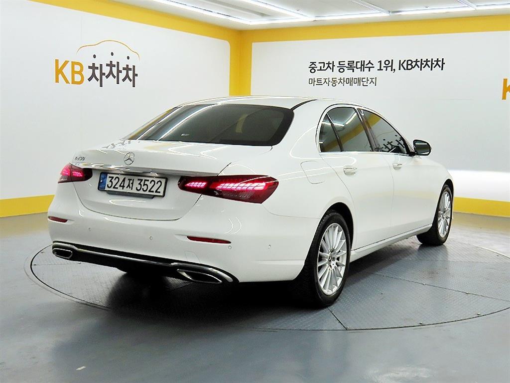 Mercedes Benz E class - Vista 4