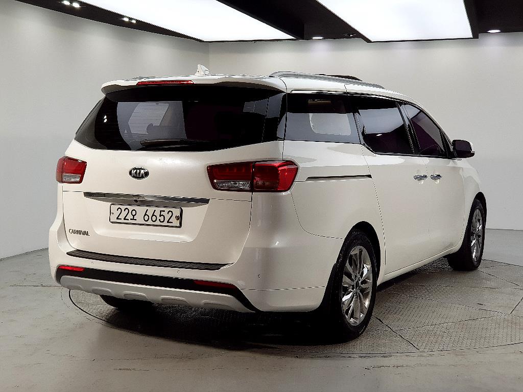 KIA Carnival - Vista 4