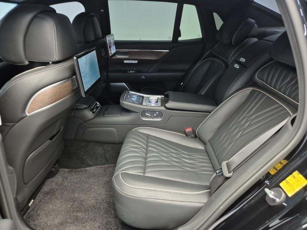 Genesis G90 - Vista 12