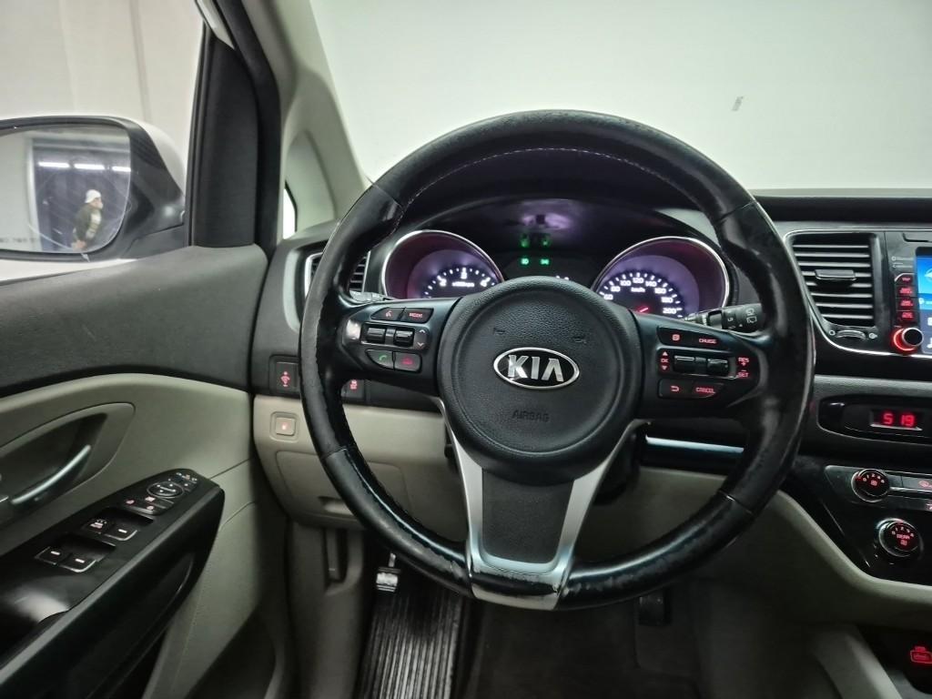 KIA Carnival - Vista 9
