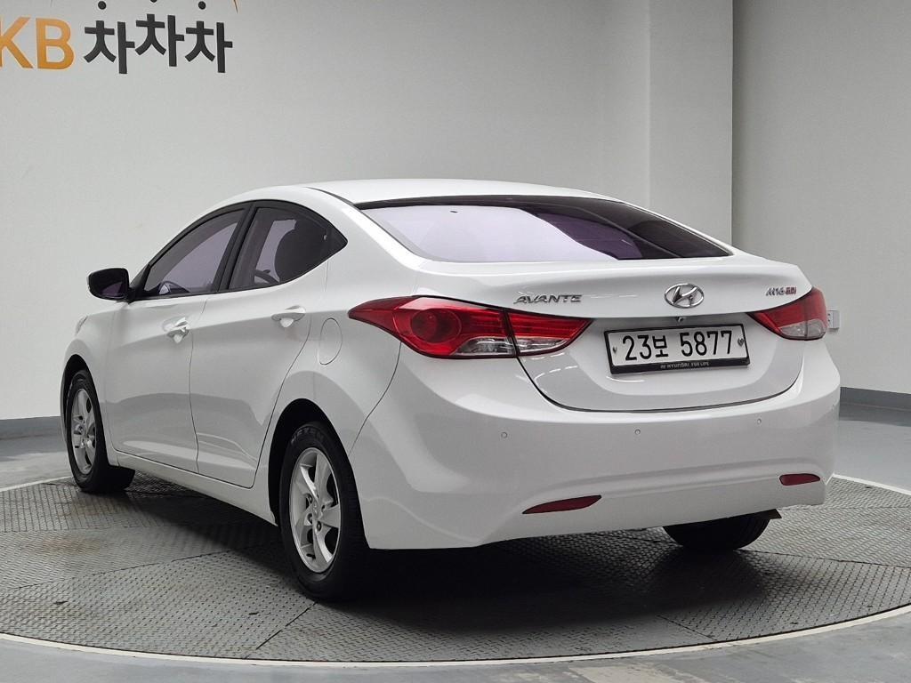 HYUNDAI Avante - Vista 4