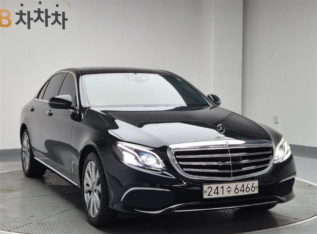 Mercedes Benz E class - Vista 2