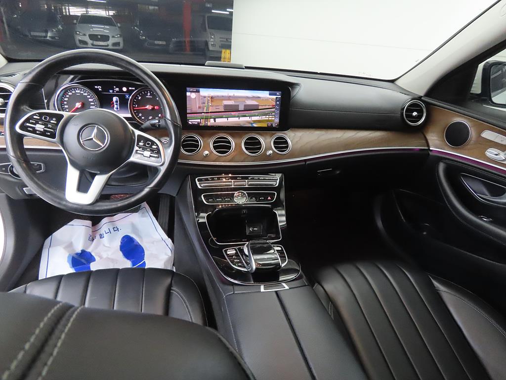 Mercedes Benz E class - Vista 7