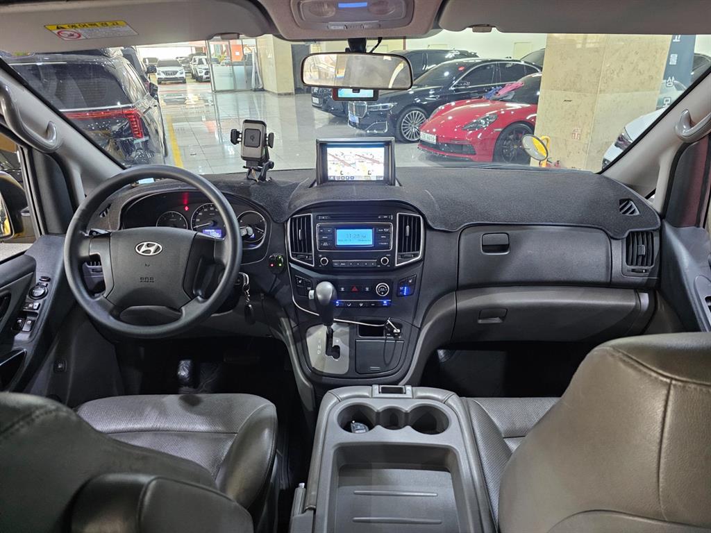 HYUNDAI Starex - Vista 7