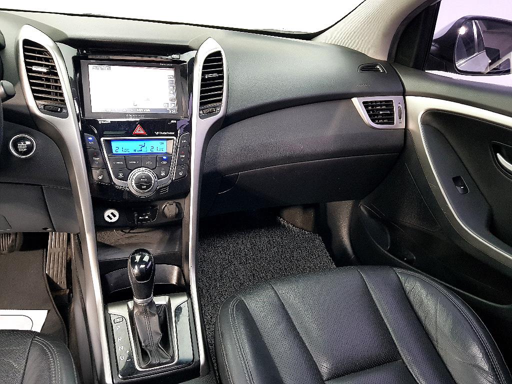 HYUNDAI i30 - Vista 10