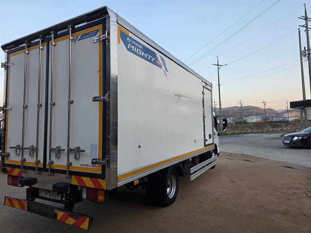 medium and large cargo truck - Vista 4