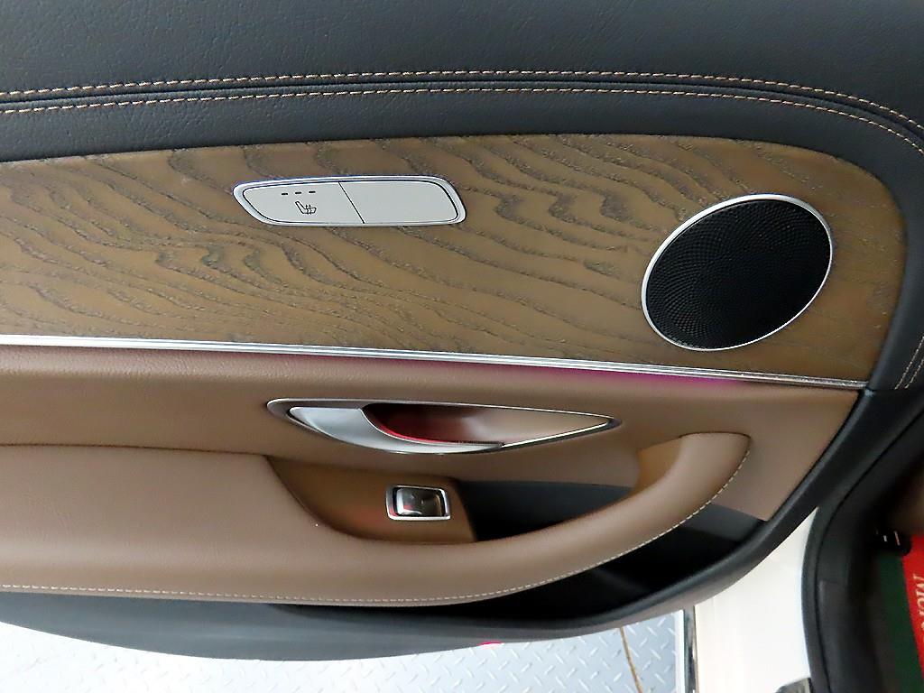 Mercedes Benz E class - Vista 12