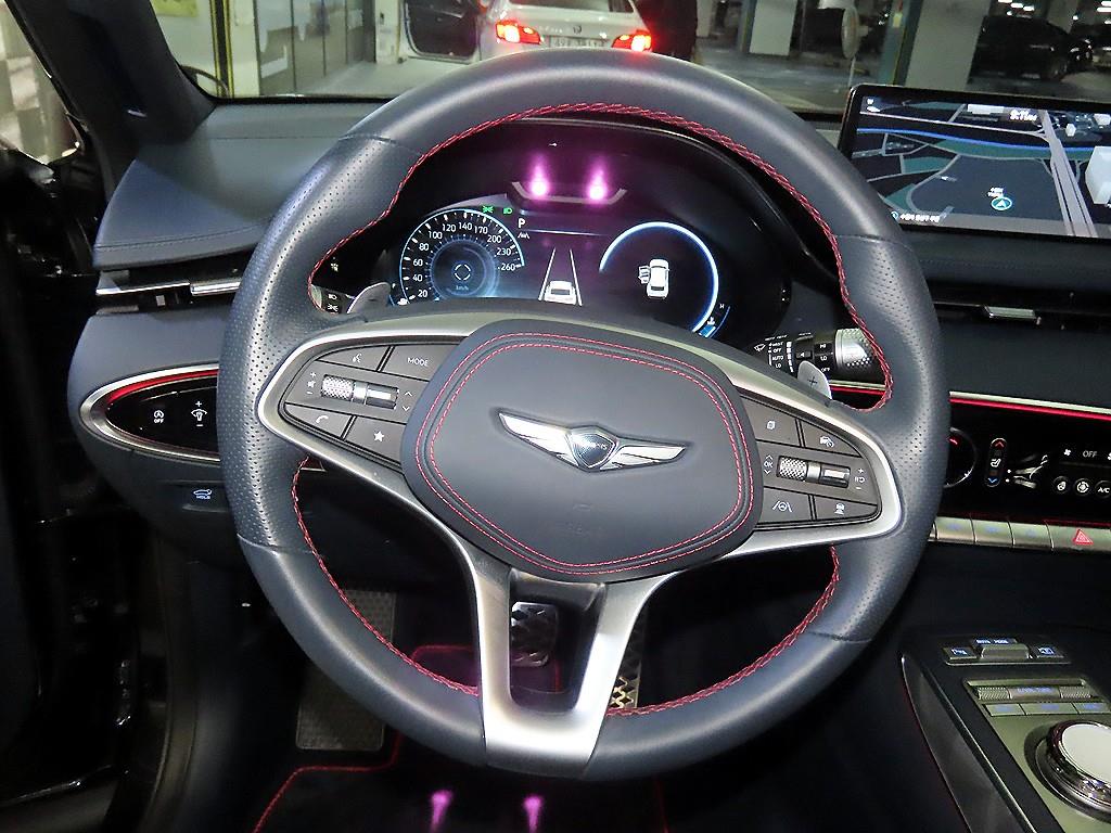 Genesis GV70 - Vista 8