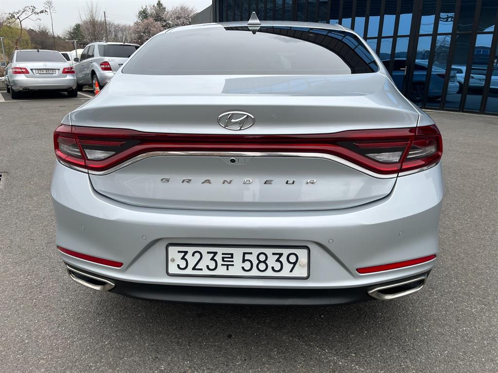 HYUNDAI Grandeur - Vista 2