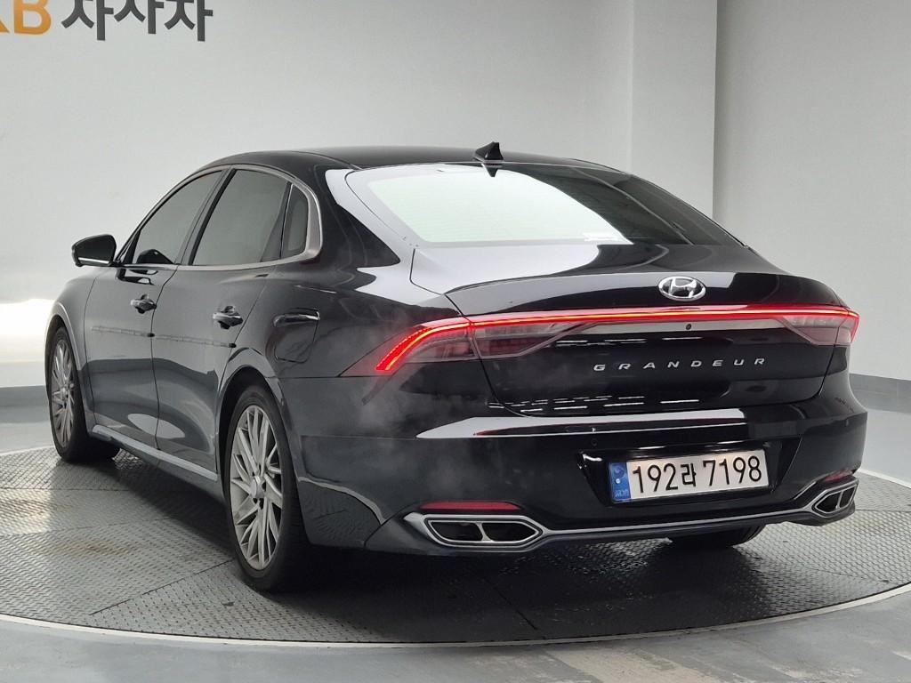 HYUNDAI Grandeur - Vista 3