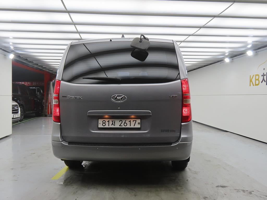 HYUNDAI Starex - Vista 3