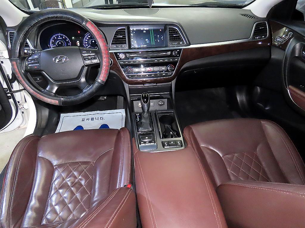 HYUNDAI Aslan - Vista 10