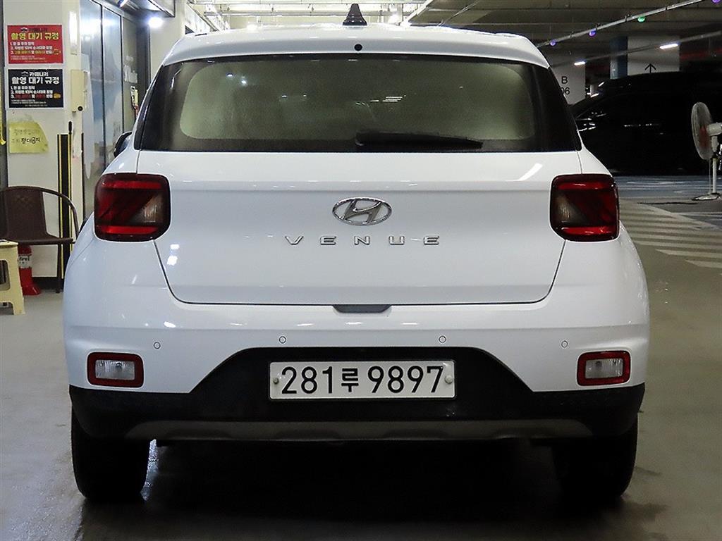 HYUNDAI Venue - Vista 5