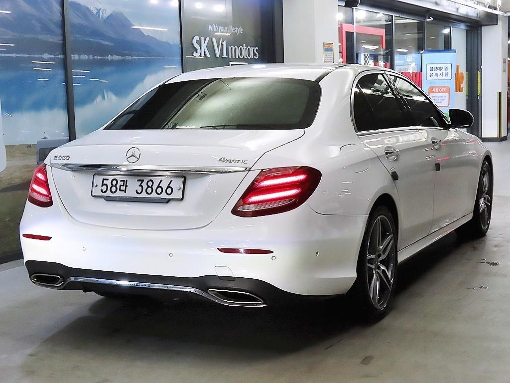 Mercedes Benz E class - Vista 4