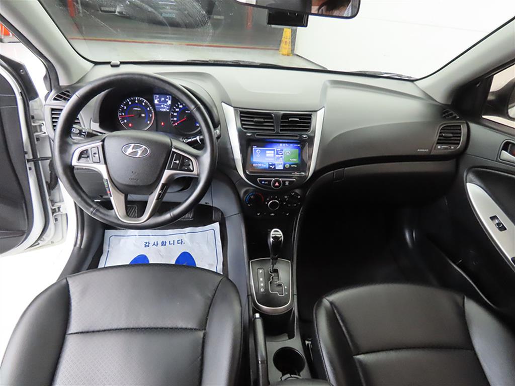 HYUNDAI Accent - Vista 7