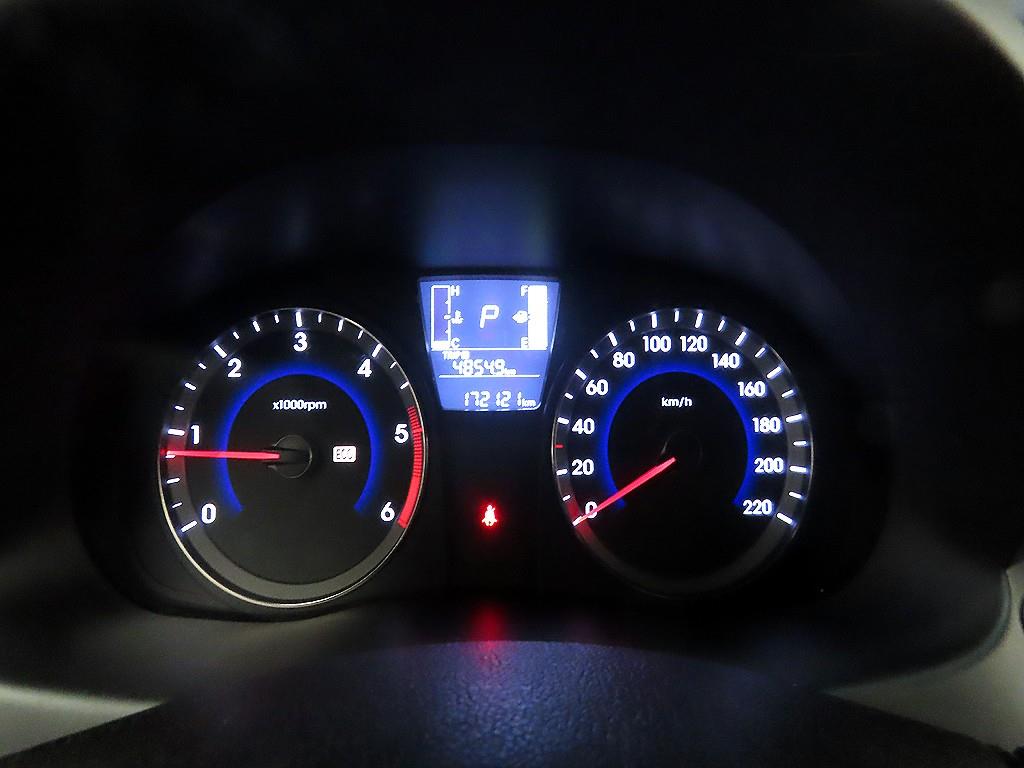 HYUNDAI Accent - Vista 6