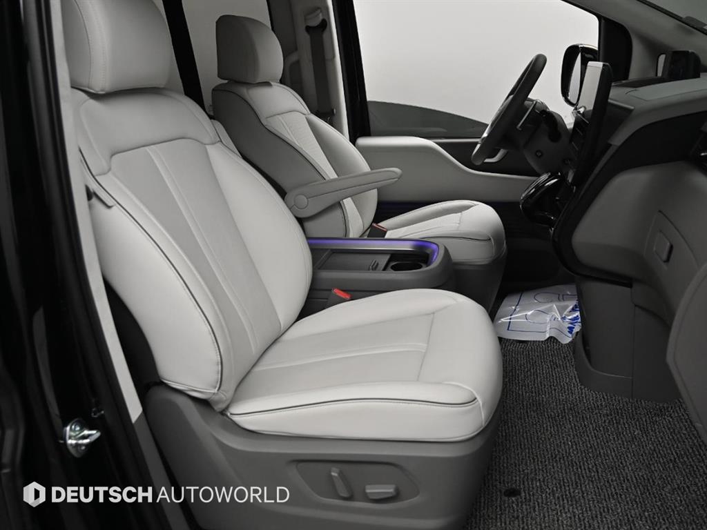 HYUNDAI Staria - Vista 10