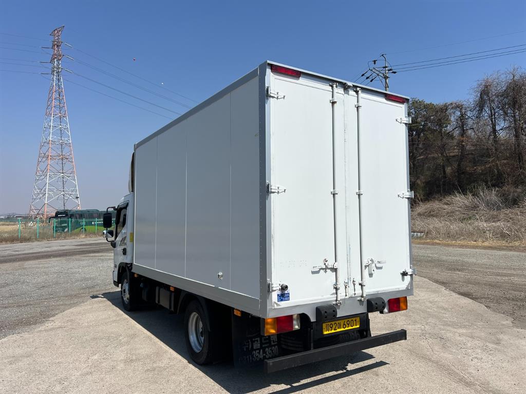 medium and large cargo truck - Vista 4