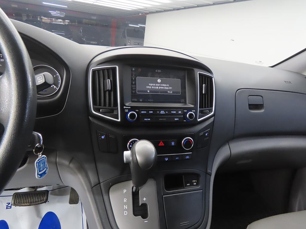 HYUNDAI Starex - Vista 10