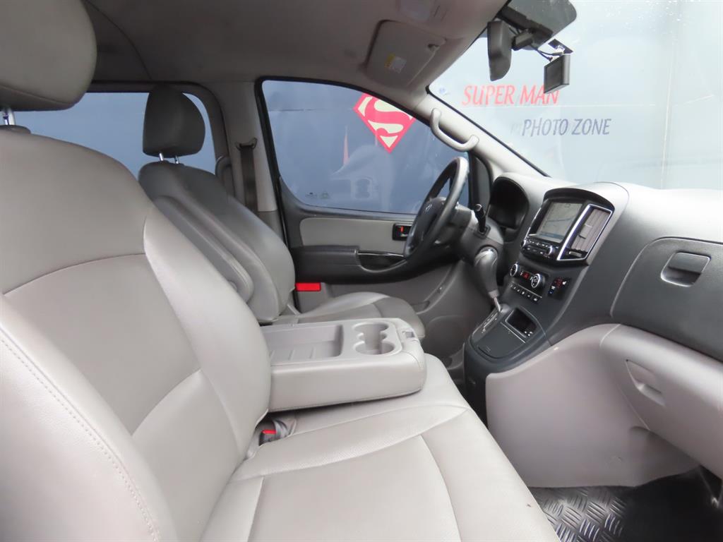 HYUNDAI Starex - Vista 11