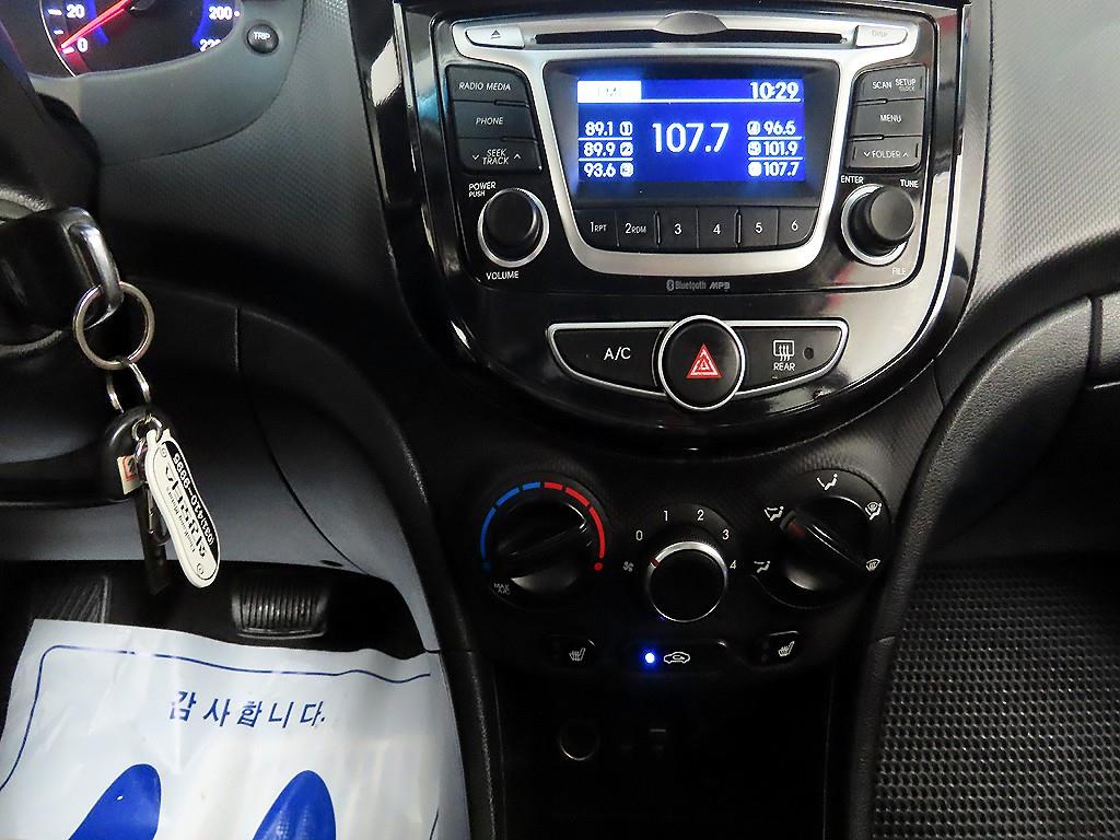 HYUNDAI Accent 2015 Plateado - Importación desde Corea - HF Imports Iquique - Foto 16