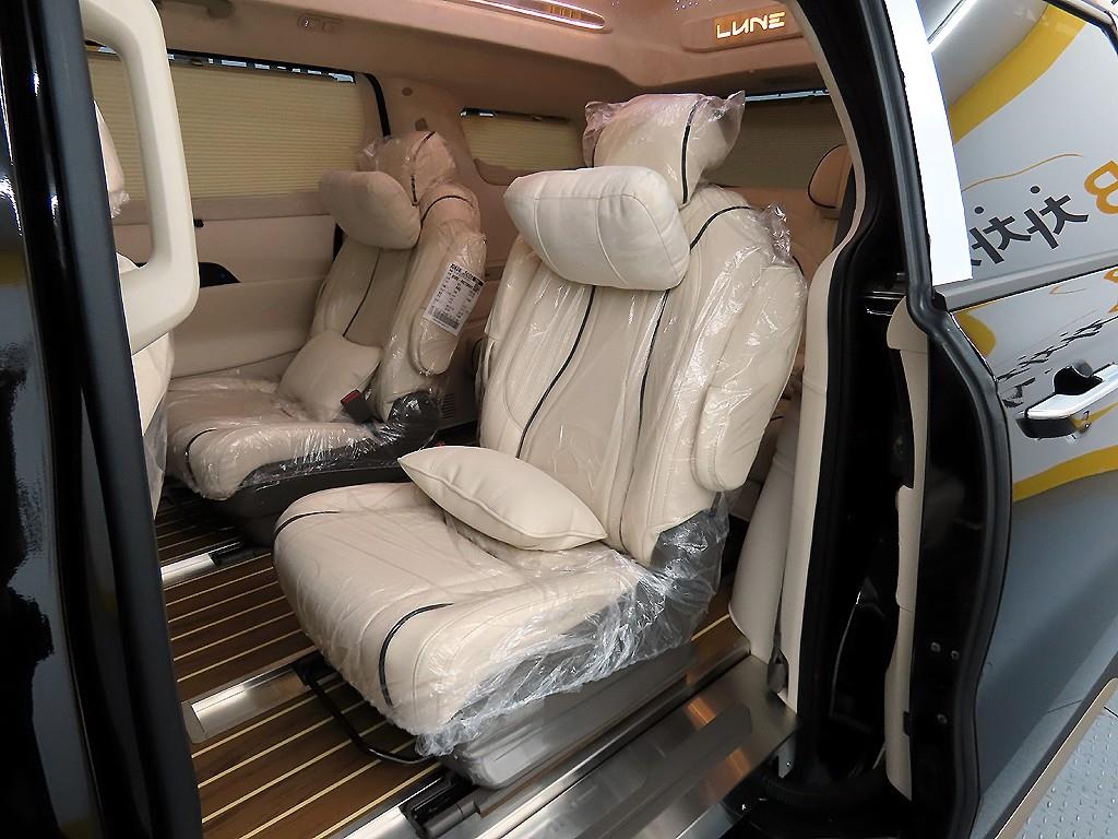 KIA Carnival - Vista 6