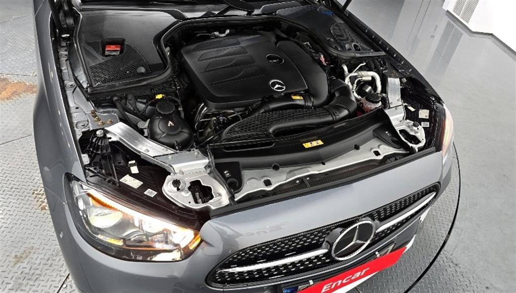 Mercedes Benz E class - Vista 6