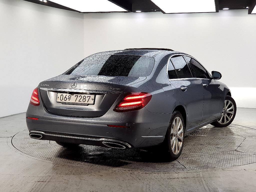 Mercedes Benz E class - Vista 4