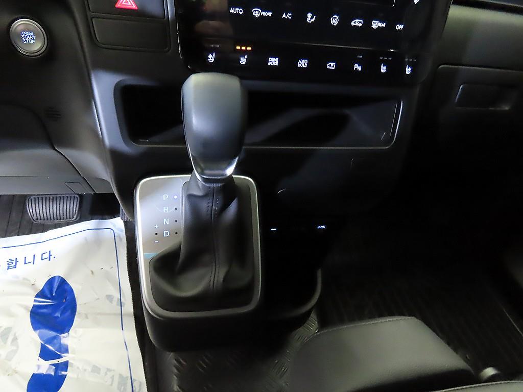 HYUNDAI Staria - Vista 12